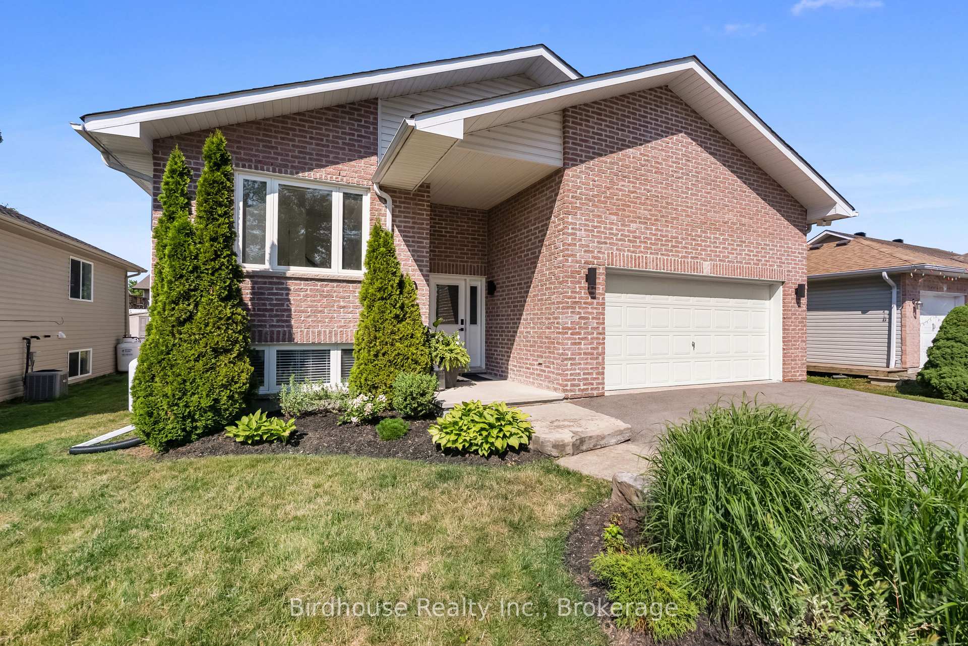 Photo 2 of 50 Birch Crescent, Kawartha Lakes, Bobcaygeon — HOMEH