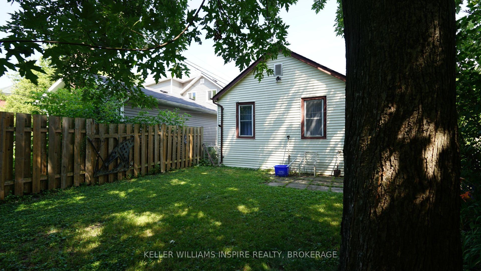 Photo 17 of 92 Elm Street, Kingston, East of Sir John A. Blvd — HOMEH