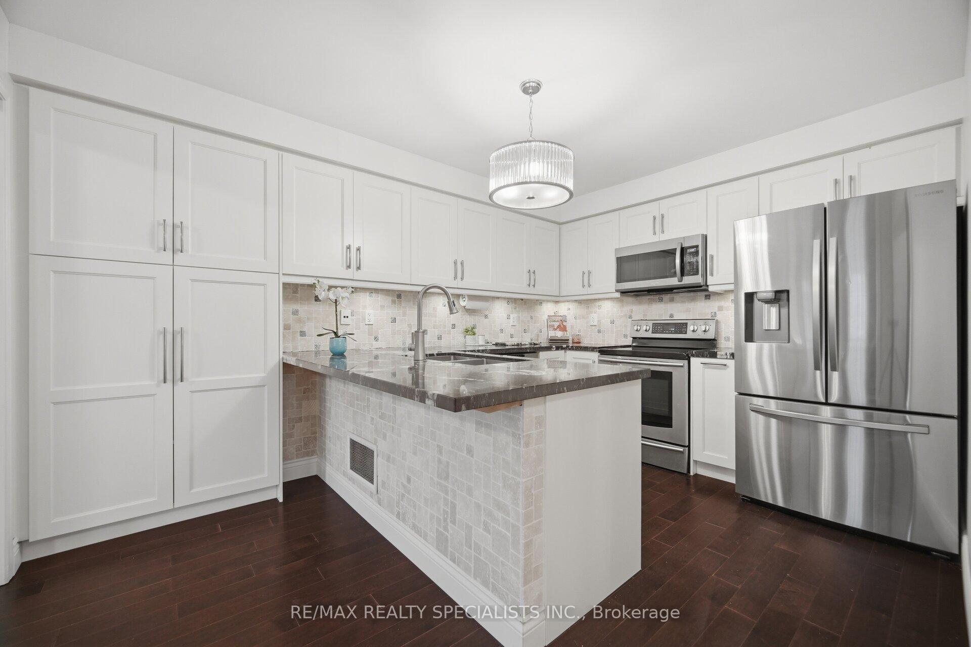 Photo 20 of 932 Sprague Place, Milton, Coates — HOMEH