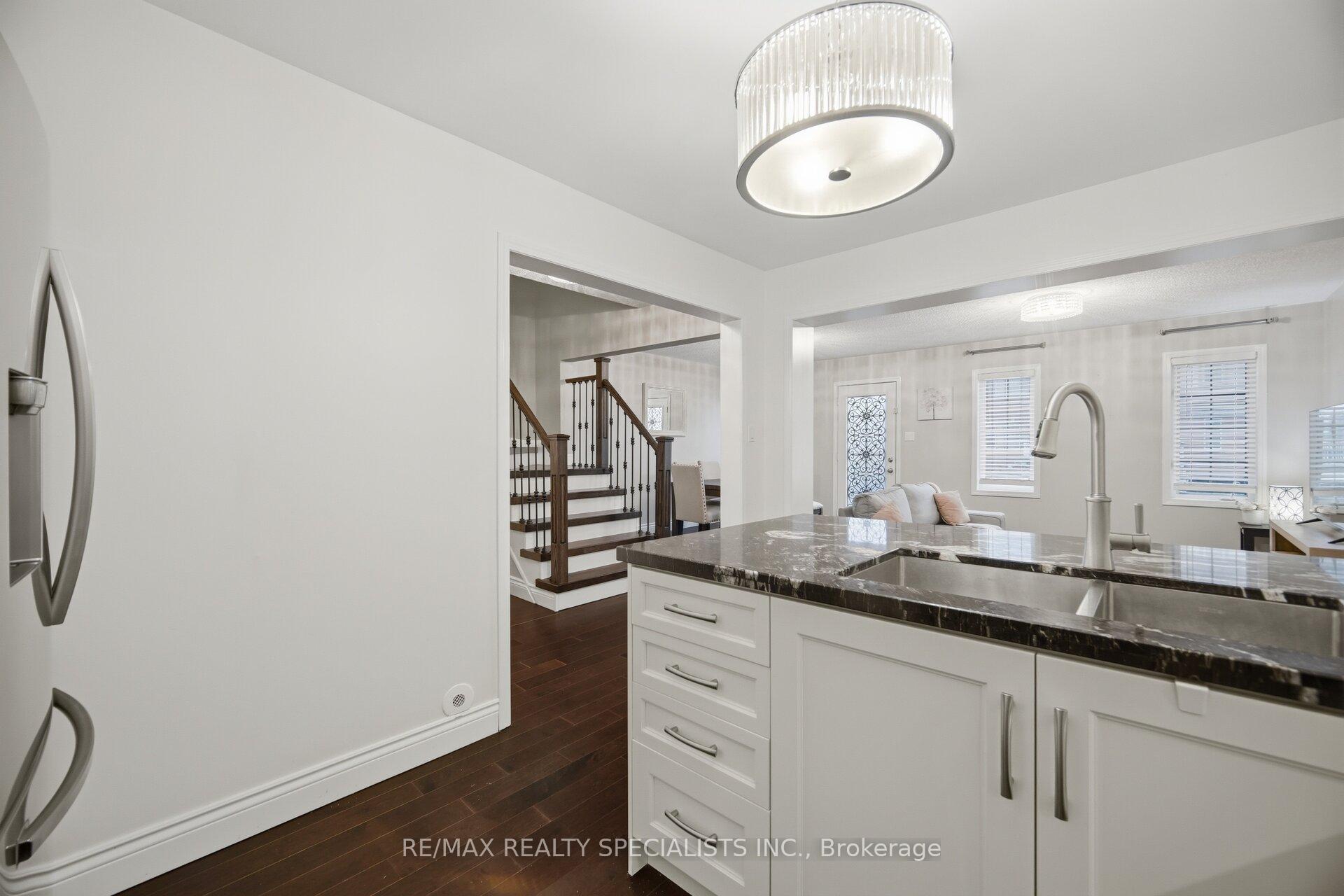 Photo 23 of 932 Sprague Place, Milton, Coates — HOMEH
