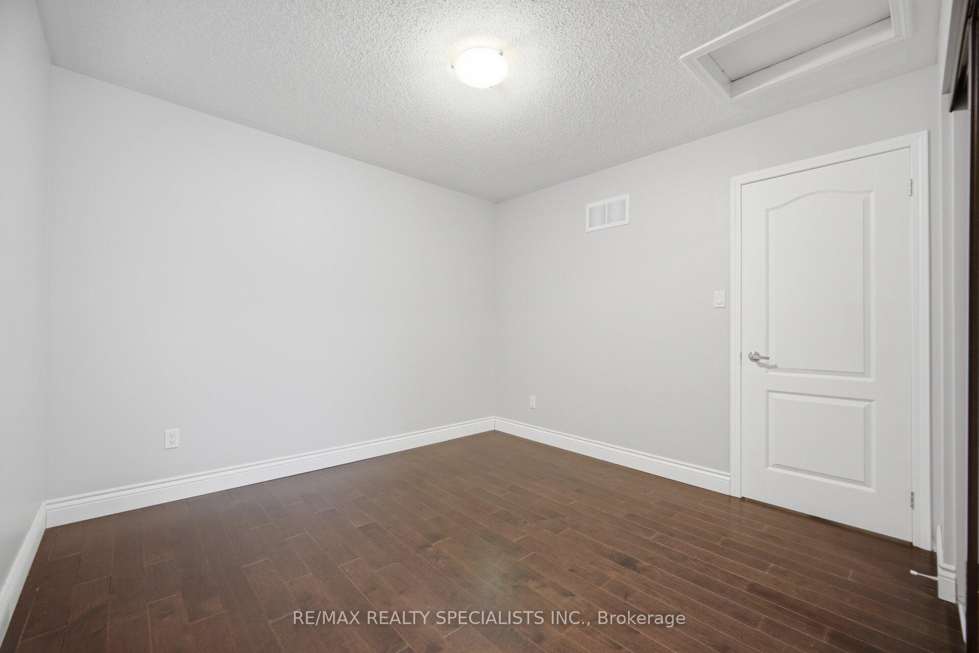 Photo 40 of 932 Sprague Place, Milton, Coates — HOMEH
