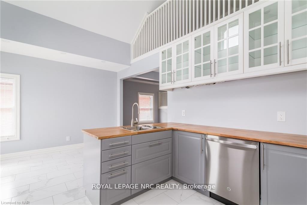 Photo 4 of Unit Upper, 6 Clark Street, St. Catharines, Downtown — HOMEH