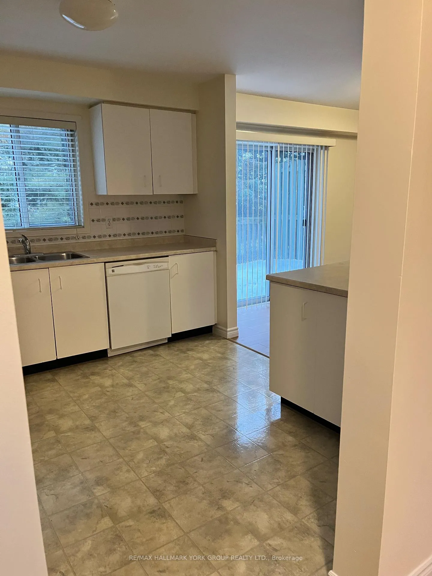Photo 2 of Unit 34, 490 Veterans Drive, Barrie, Holly — HOMEH