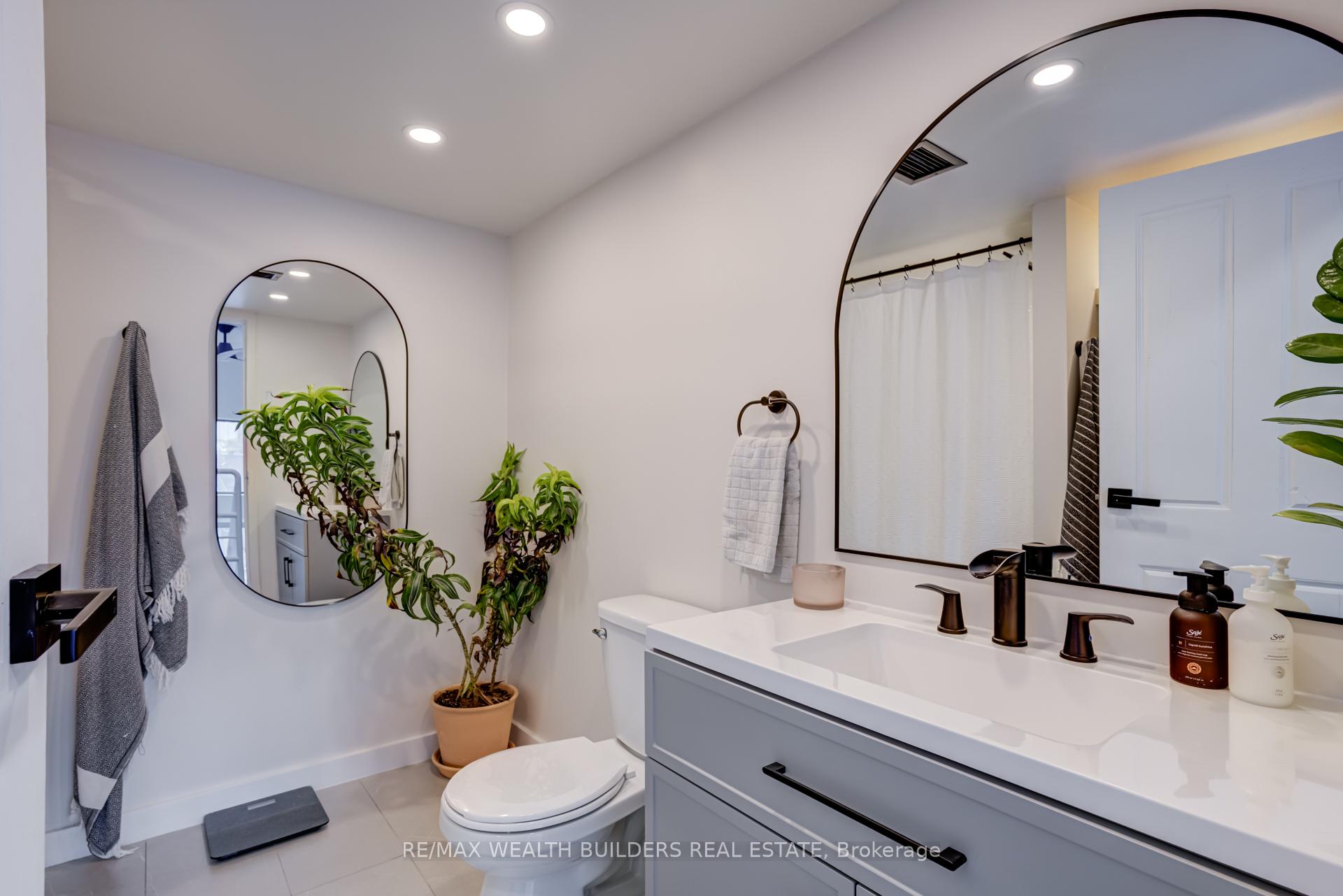 Photo 15 of Unit 403, 393 King Street E, Toronto, Moss Park — HOMEH