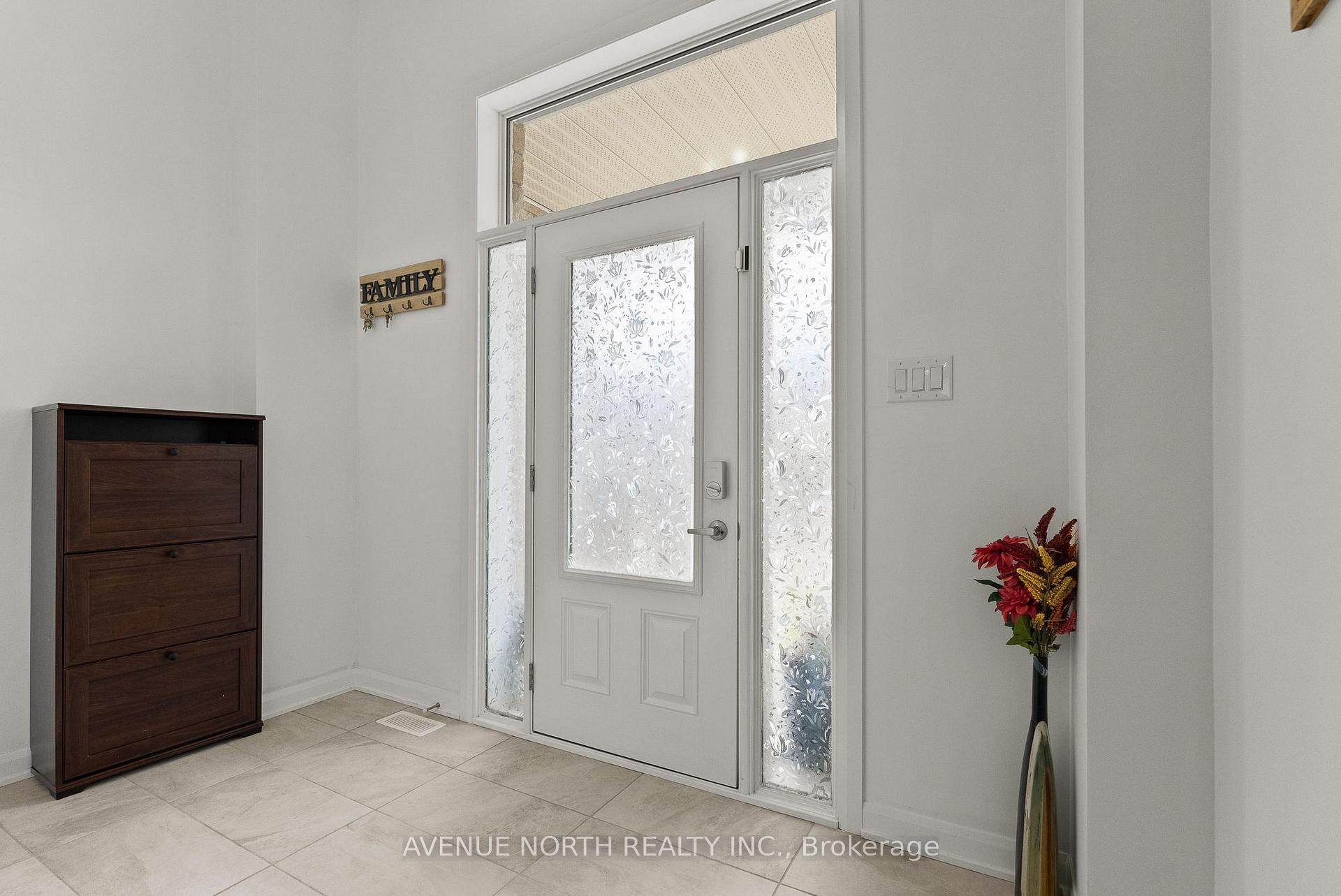 Photo 3 of 17 Fossa Terrace, Ottawa, Barrhaven - Half Moon Bay — HOMEH