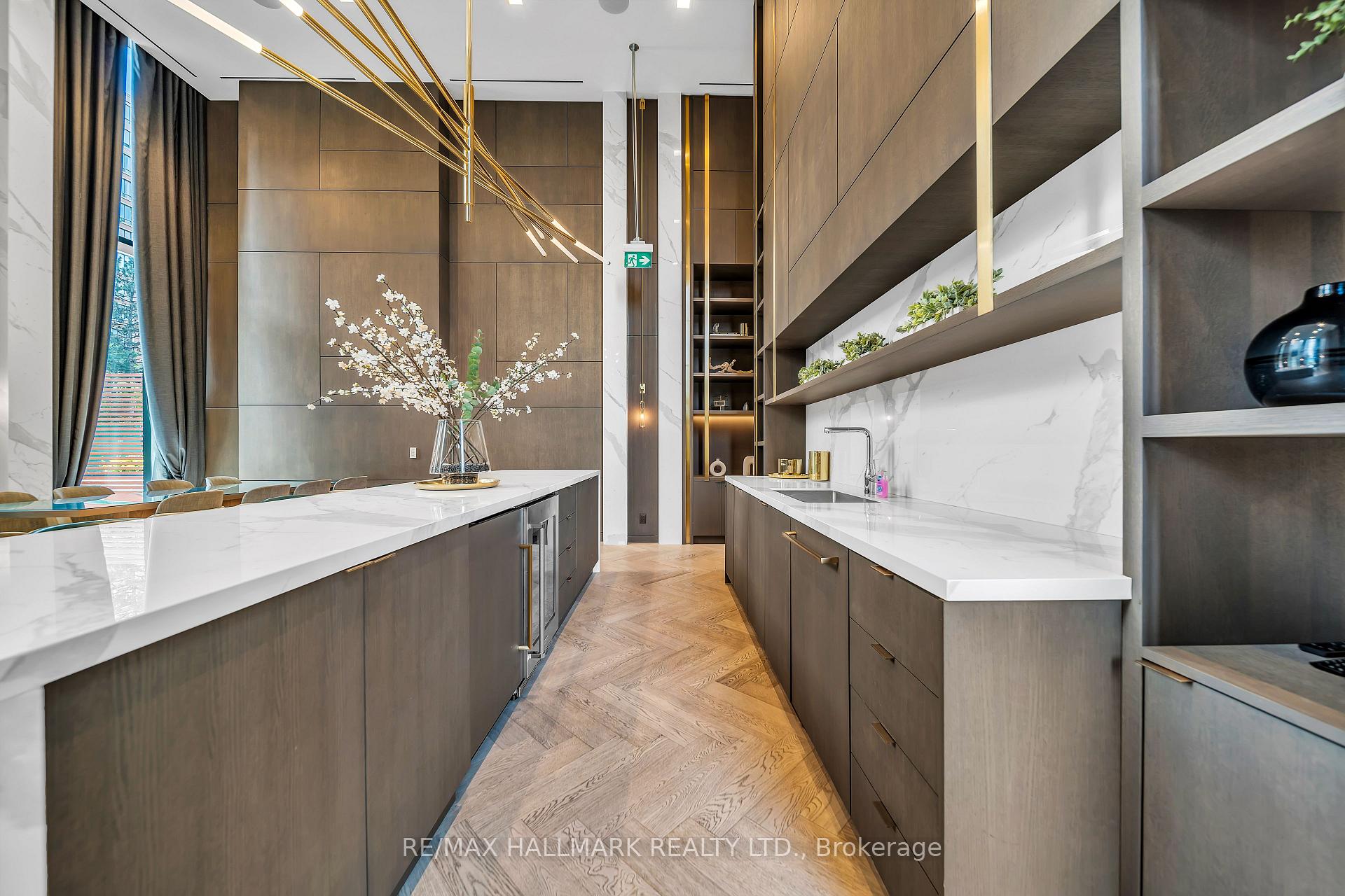 Photo 6 of Unit 702, 15 Holmes Avenue, North York, Willowdale East — HOMEH