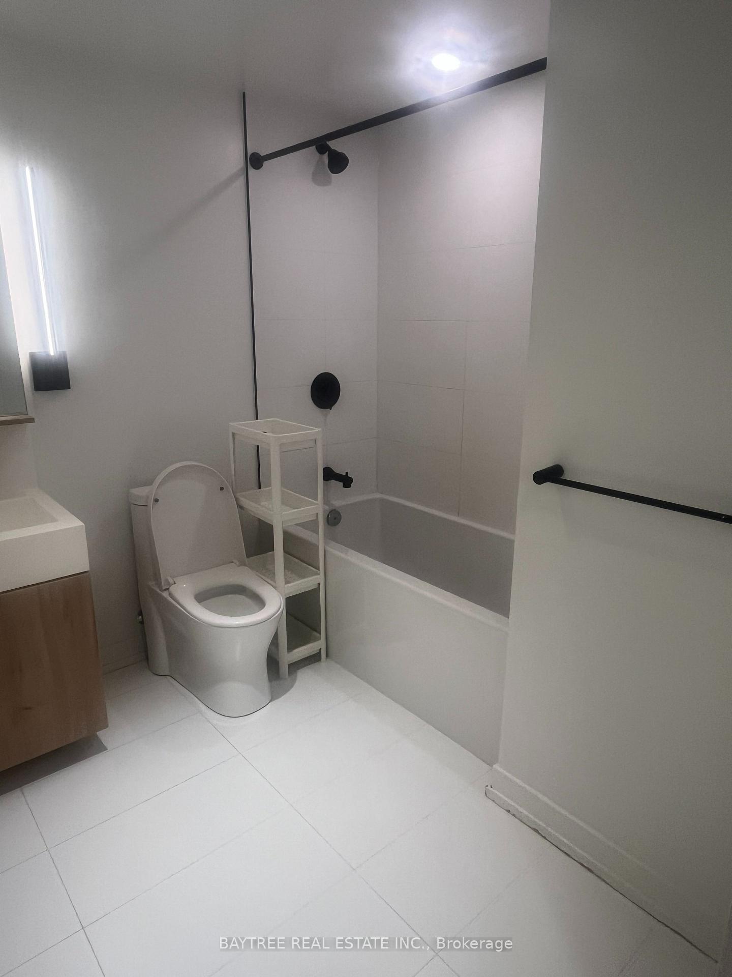 Photo 3 of Unit 604s, 127 Broadway Avenue, Toronto, Mount Pleasant West — HOMEH