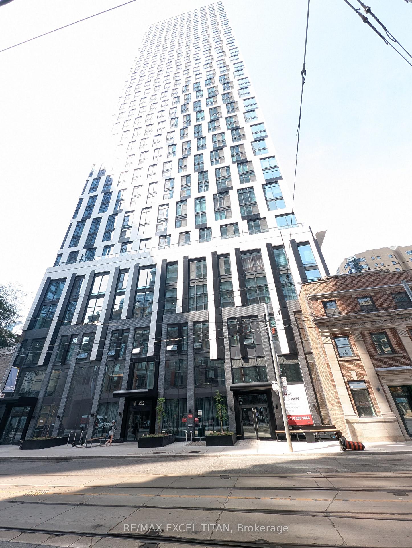 Front of Unit 5616, 252 Church Street