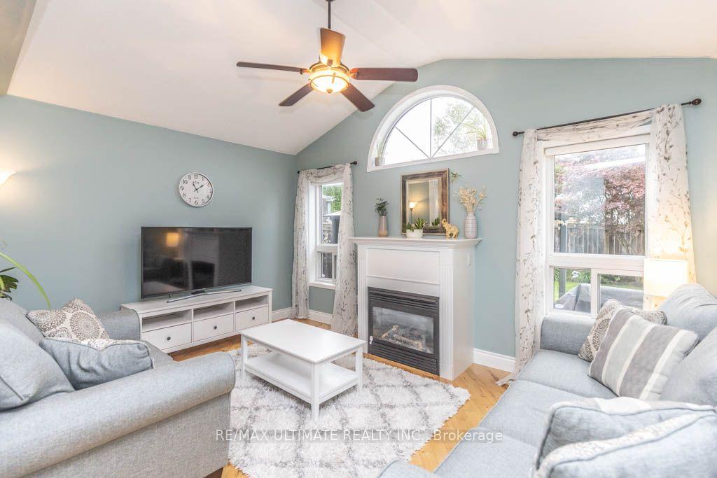Photo 4 of 46 Beaumaris Crescent, Whitby, Brooklin — HOMEH