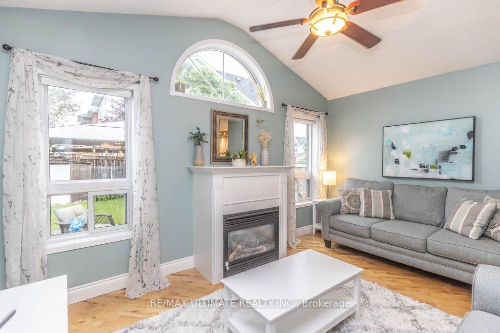 Photo 5 of 46 Beaumaris Crescent, Whitby, Brooklin — HOMEH