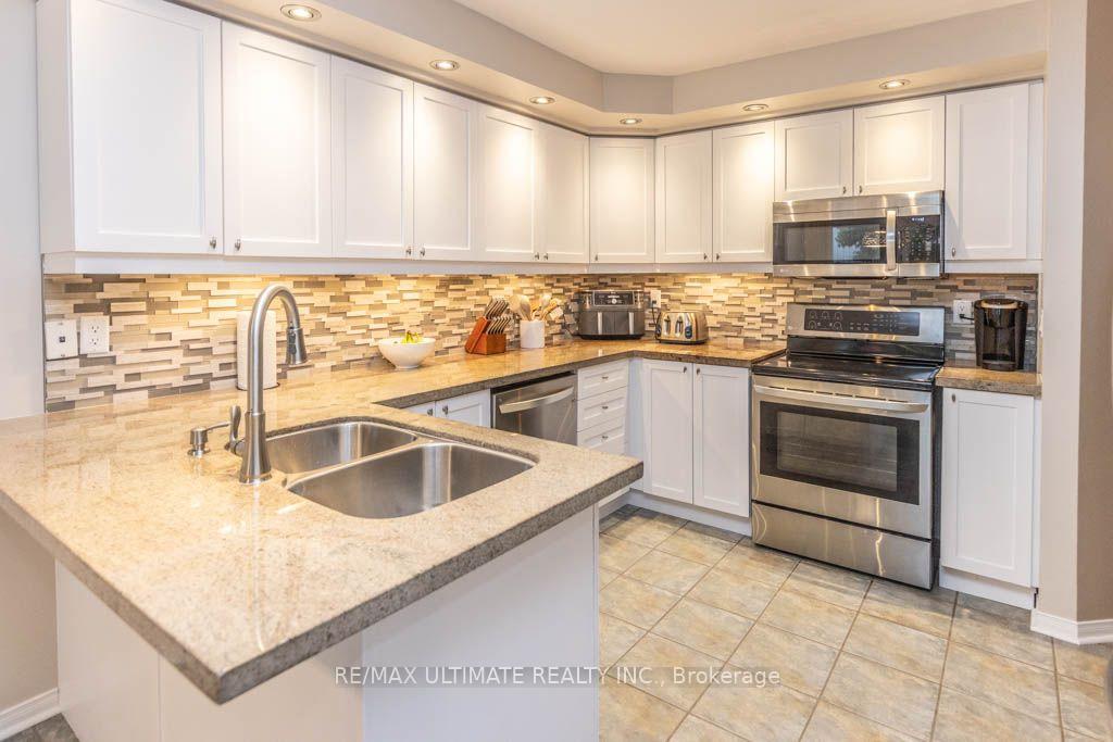 Photo 8 of 46 Beaumaris Crescent, Whitby, Brooklin — HOMEH