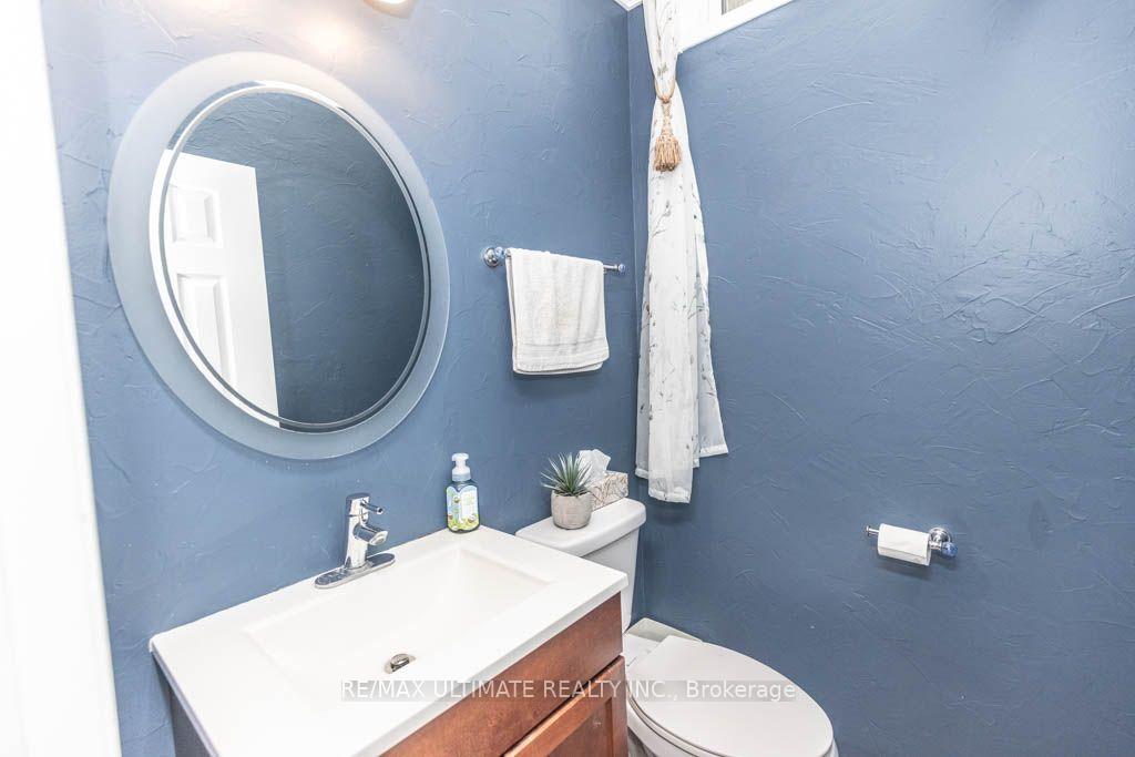 Photo 14 of 46 Beaumaris Crescent, Whitby, Brooklin — HOMEH