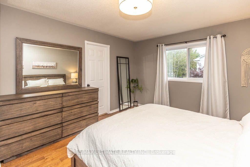 Photo 17 of 46 Beaumaris Crescent, Whitby, Brooklin — HOMEH