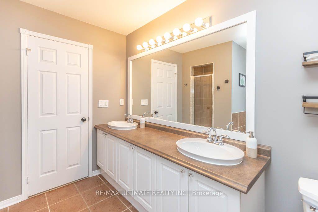 Photo 20 of 46 Beaumaris Crescent, Whitby, Brooklin — HOMEH
