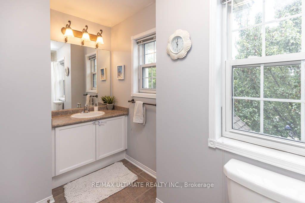 Photo 23 of 46 Beaumaris Crescent, Whitby, Brooklin — HOMEH