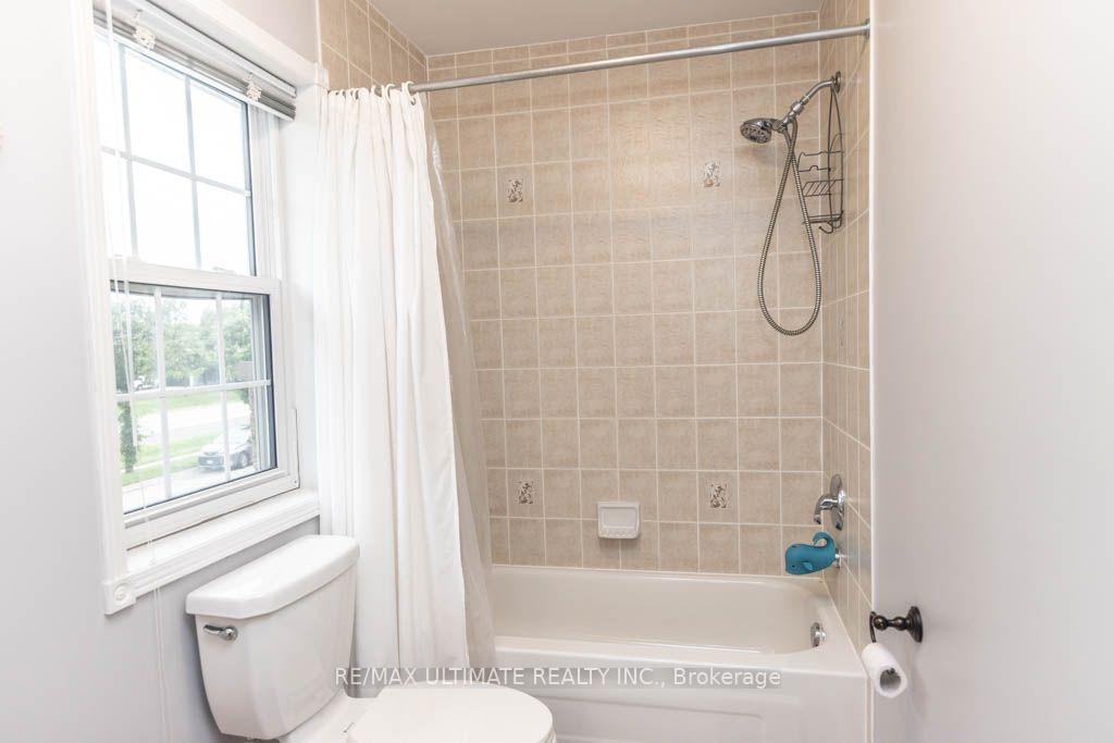 Photo 24 of 46 Beaumaris Crescent, Whitby, Brooklin — HOMEH