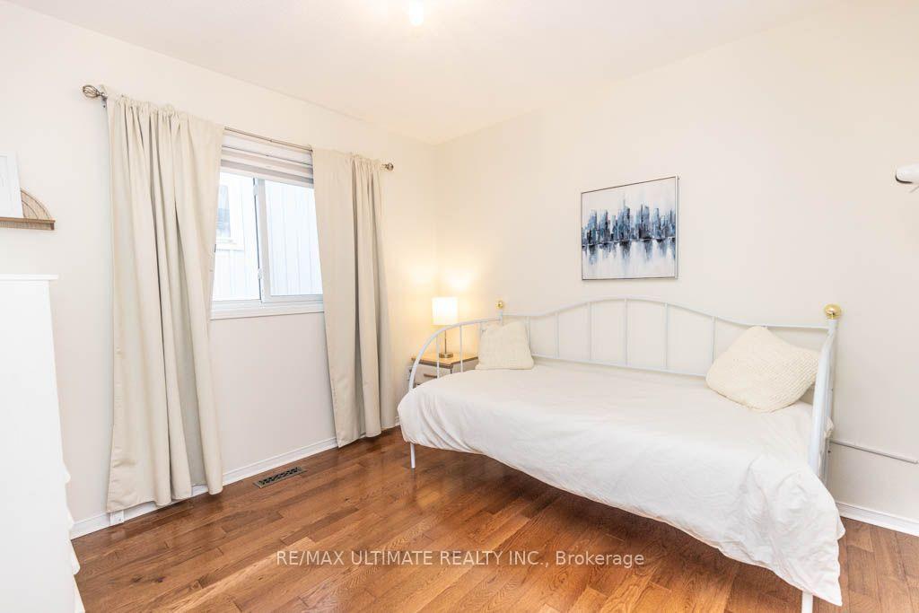 Photo 25 of 46 Beaumaris Crescent, Whitby, Brooklin — HOMEH