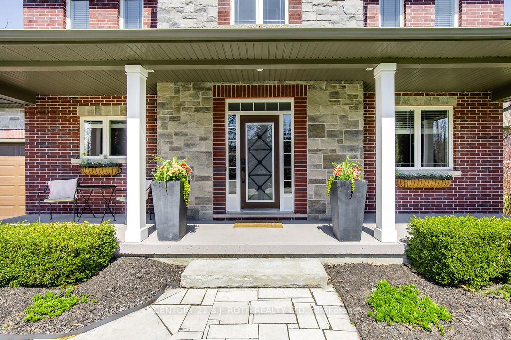 Photo 3 of 12 Lloyd Cook Drive E, Springwater, Snow Valley — HOMEH