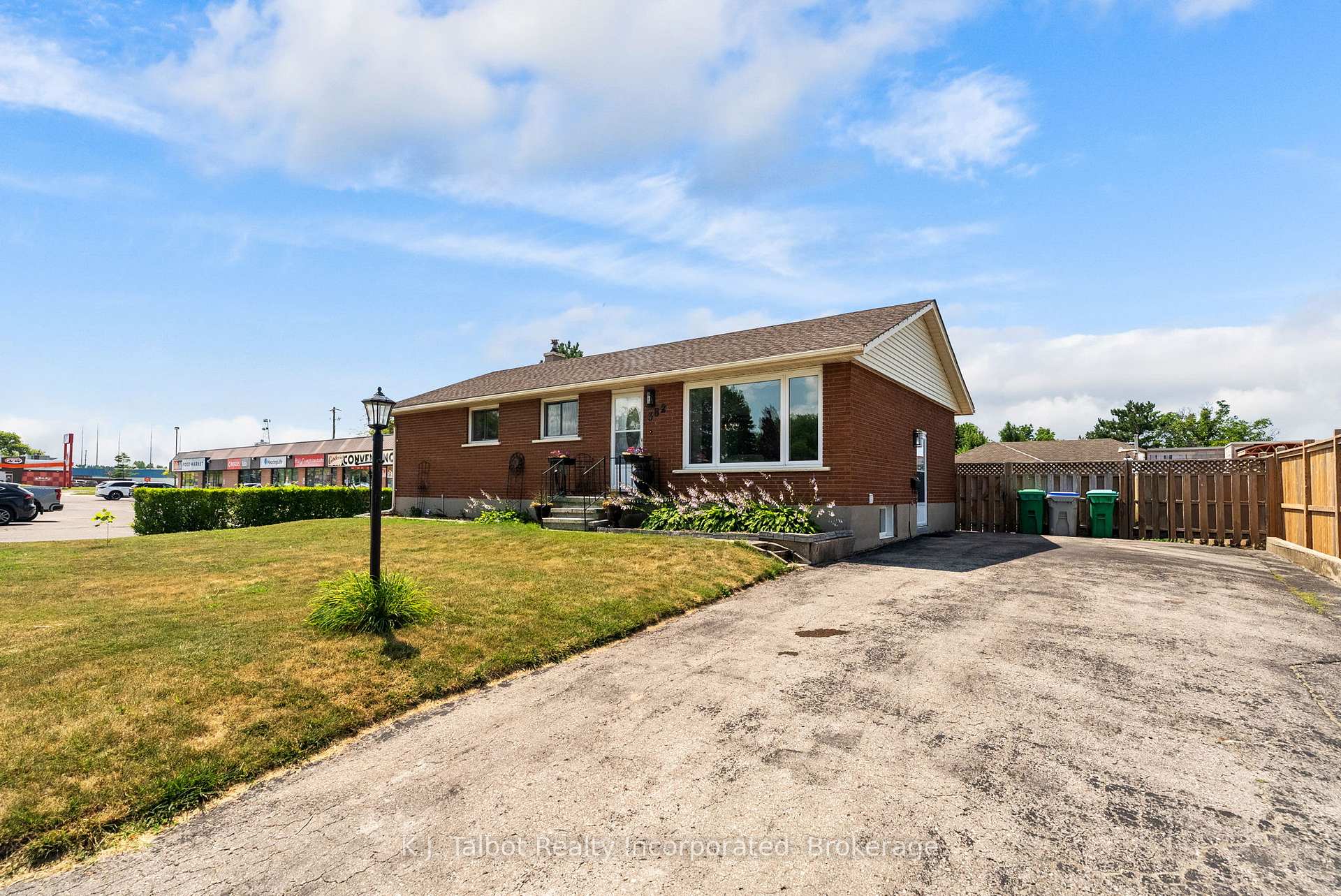 Photo 2 of 382 Huron Road, Goderich, Goderich (Town) — HOMEH