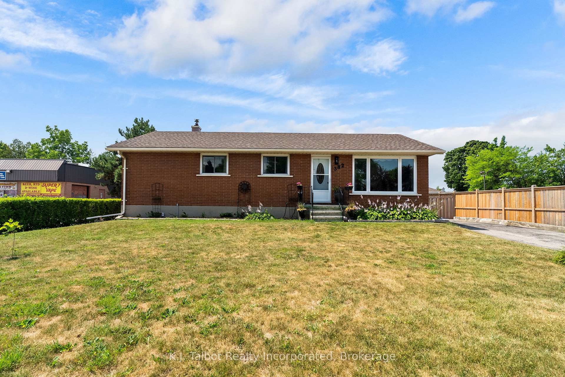 Photo 3 of 382 Huron Road, Goderich, Goderich (Town) — HOMEH