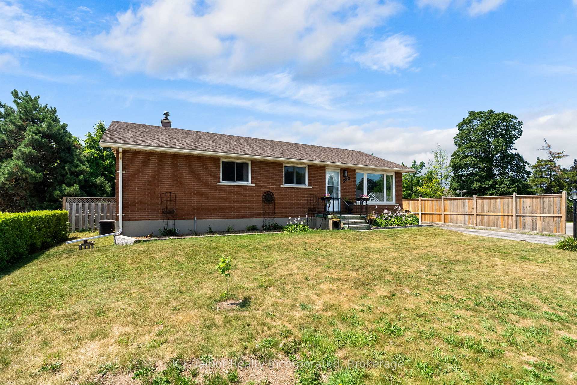 Photo 4 of 382 Huron Road, Goderich, Goderich (Town) — HOMEH