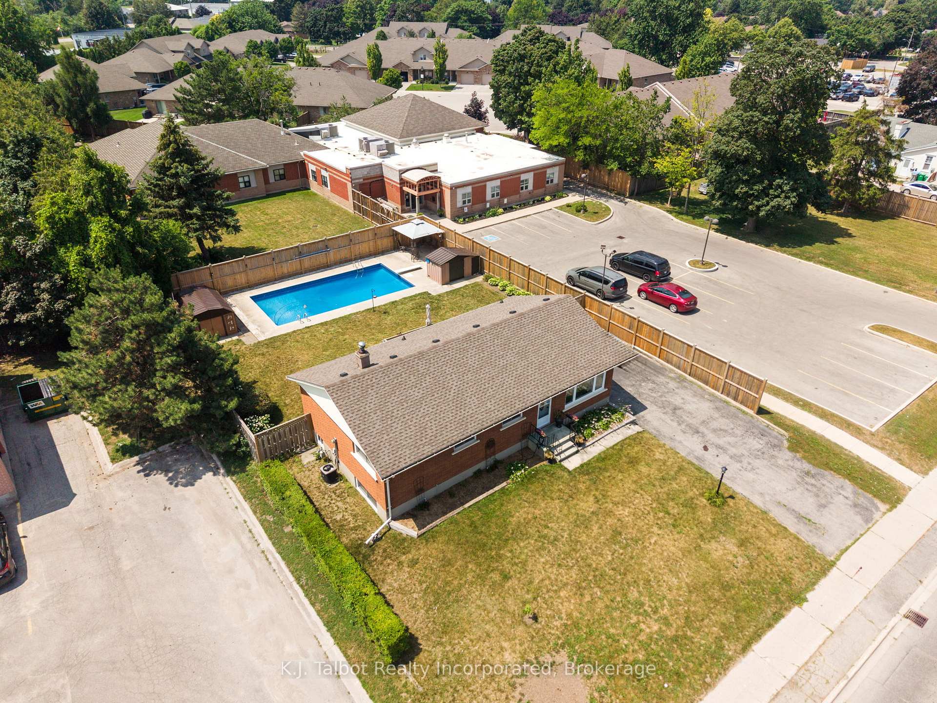 Photo 7 of 382 Huron Road, Goderich, Goderich (Town) — HOMEH