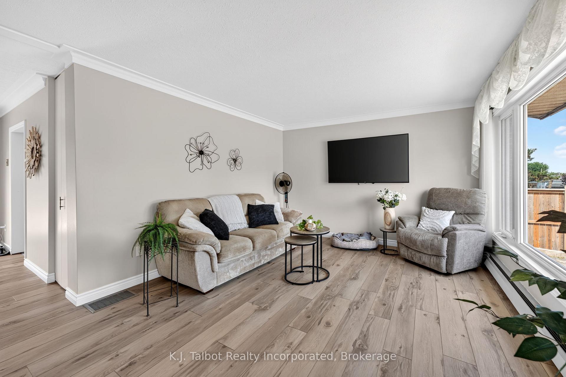 Photo 9 of 382 Huron Road, Goderich, Goderich (Town) — HOMEH