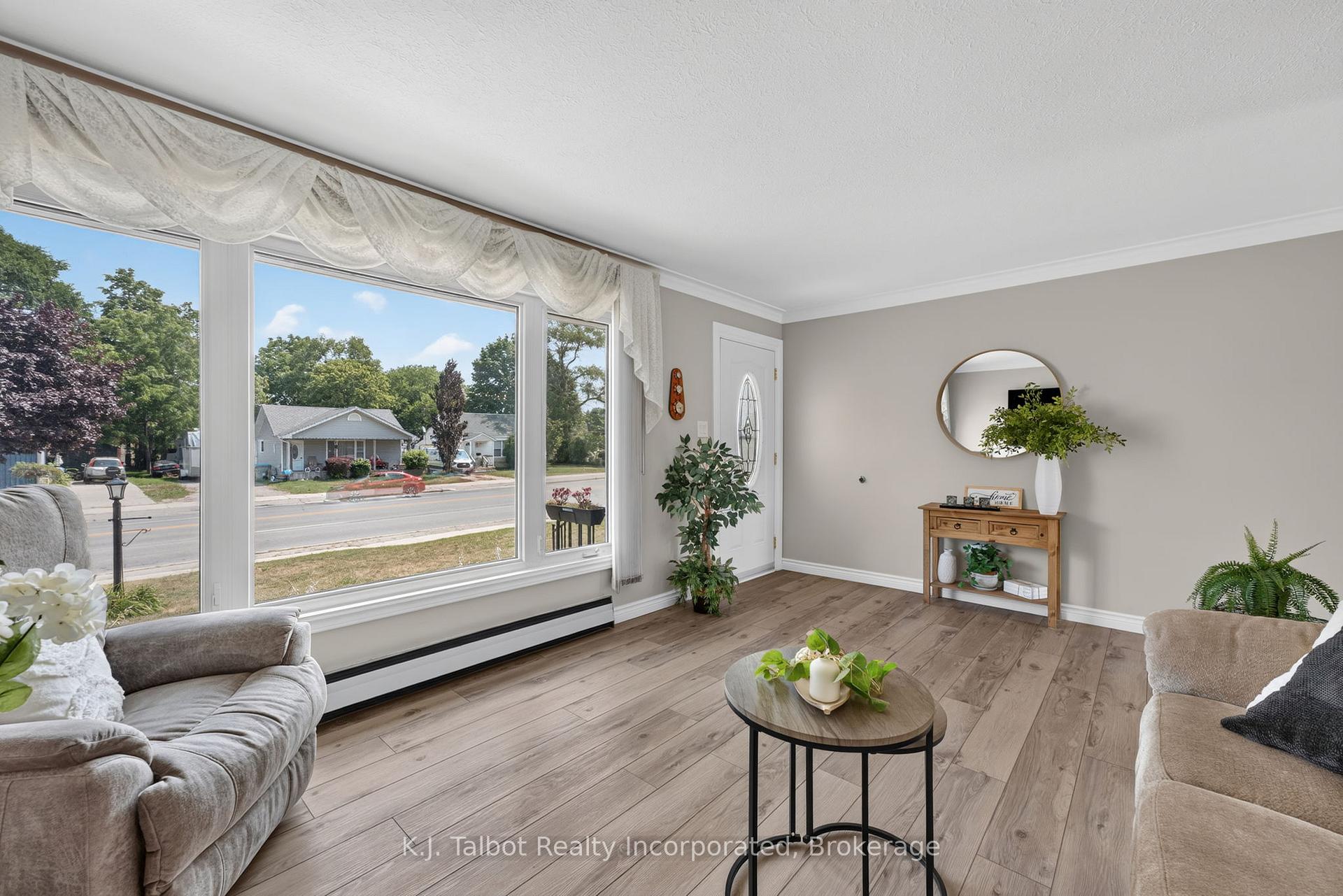 Photo 11 of 382 Huron Road, Goderich, Goderich (Town) — HOMEH