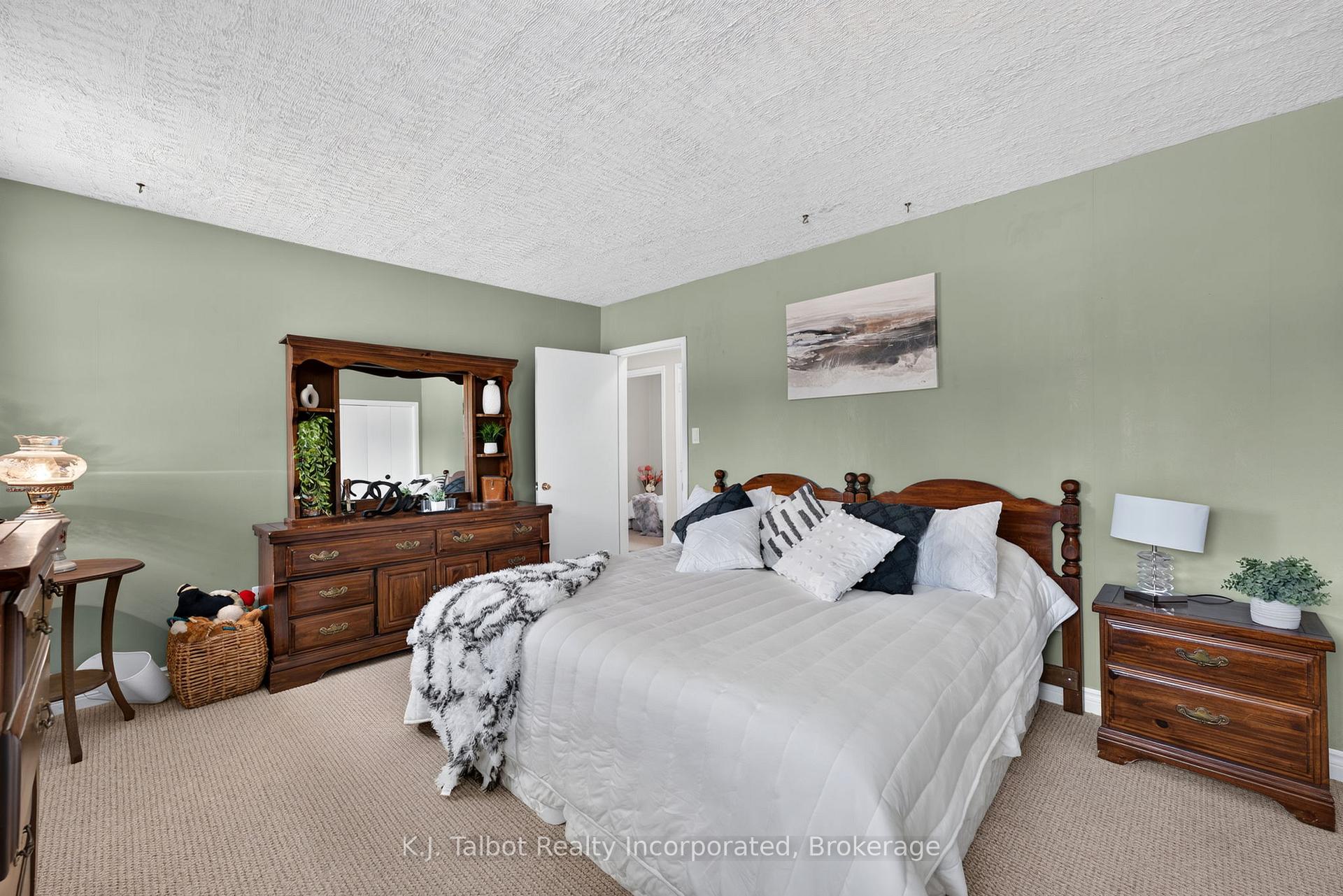 Photo 19 of 382 Huron Road, Goderich, Goderich (Town) — HOMEH