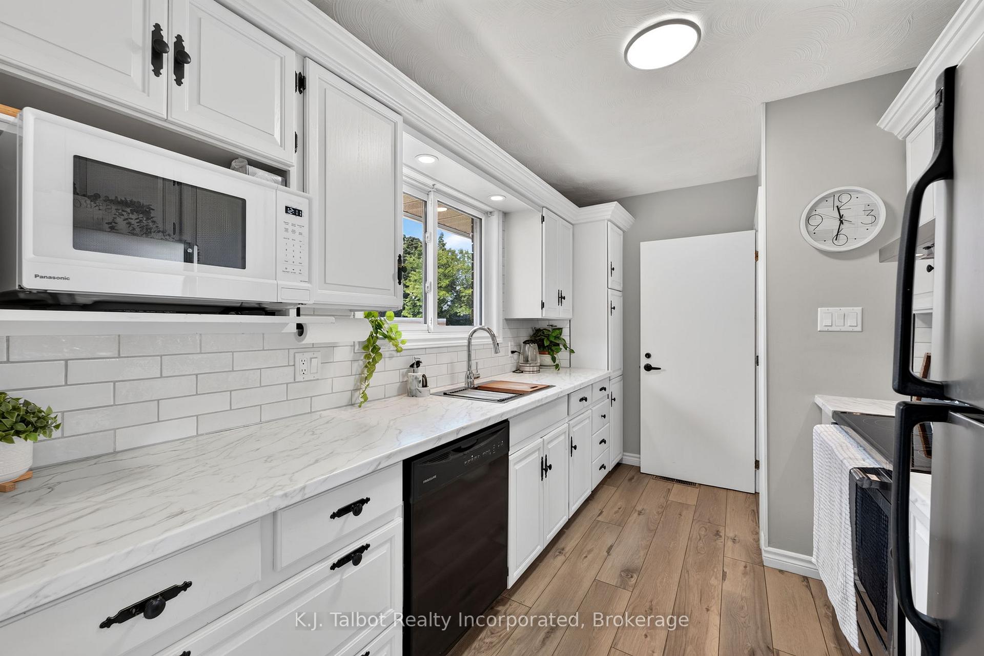 Photo 25 of 382 Huron Road, Goderich, Goderich (Town) — HOMEH