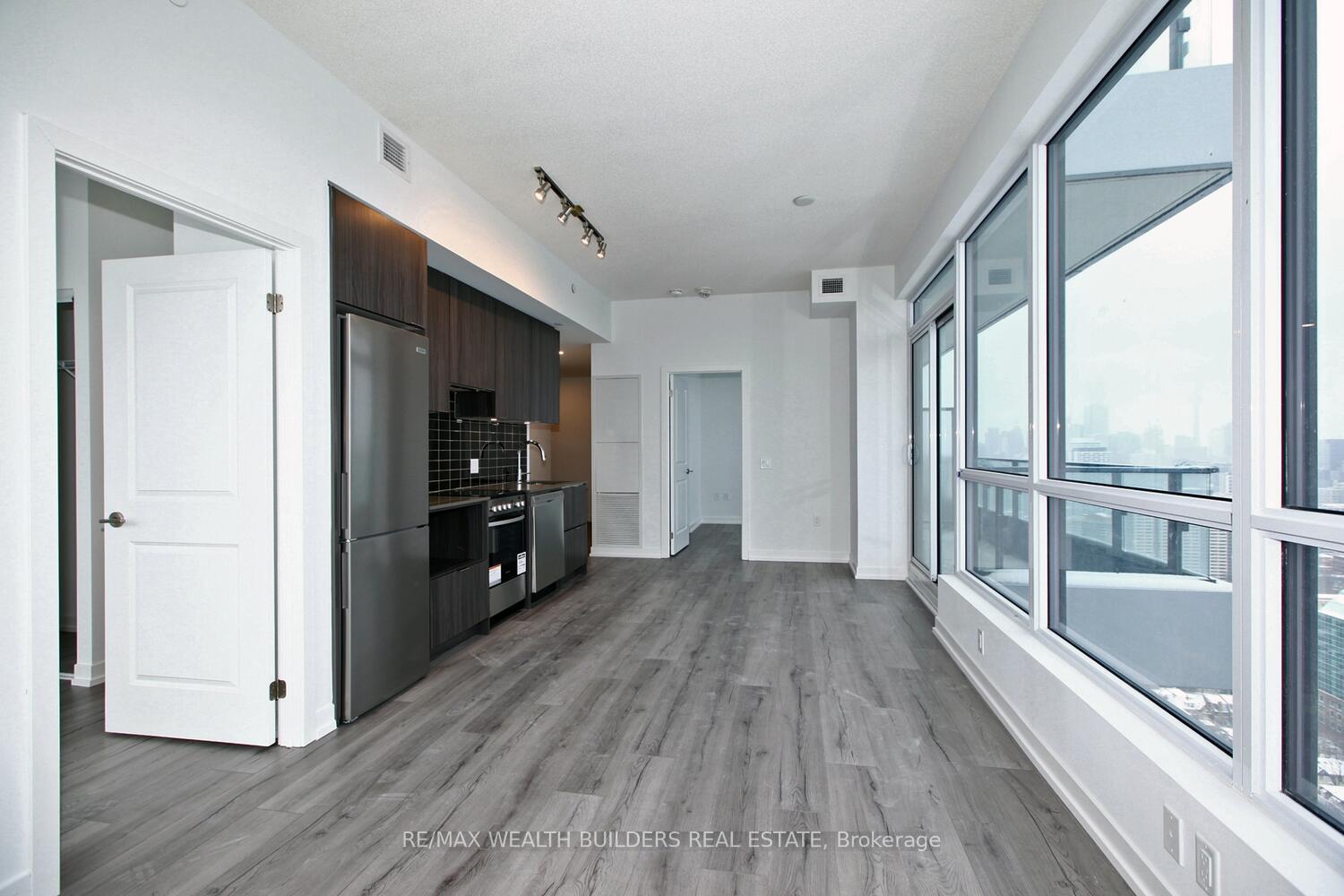 Photo 3 of Unit 3504, 395 Bloor Street E, Toronto, North St. James Town — HOMEH