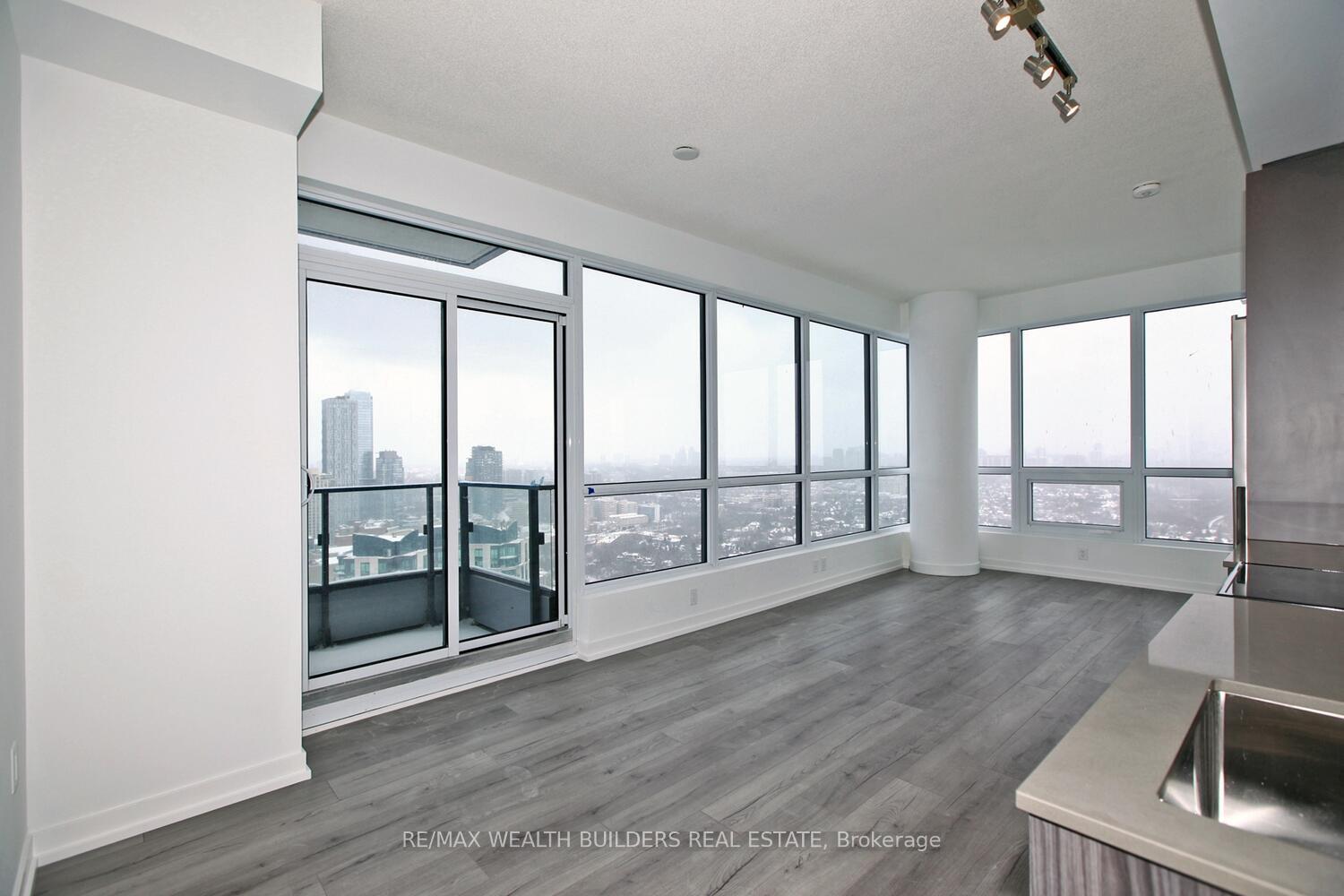 Photo 4 of Unit 3504, 395 Bloor Street E, Toronto, North St. James Town — HOMEH