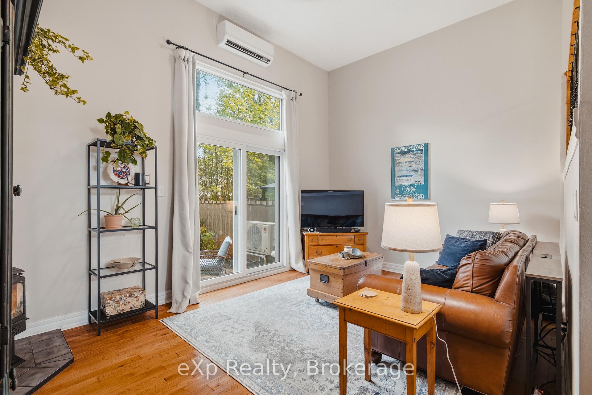 Photo 4 of Unit 4, 2 Worton Avenue, Guelph, Willow West/Sugarbush/West Acres — HOMEH