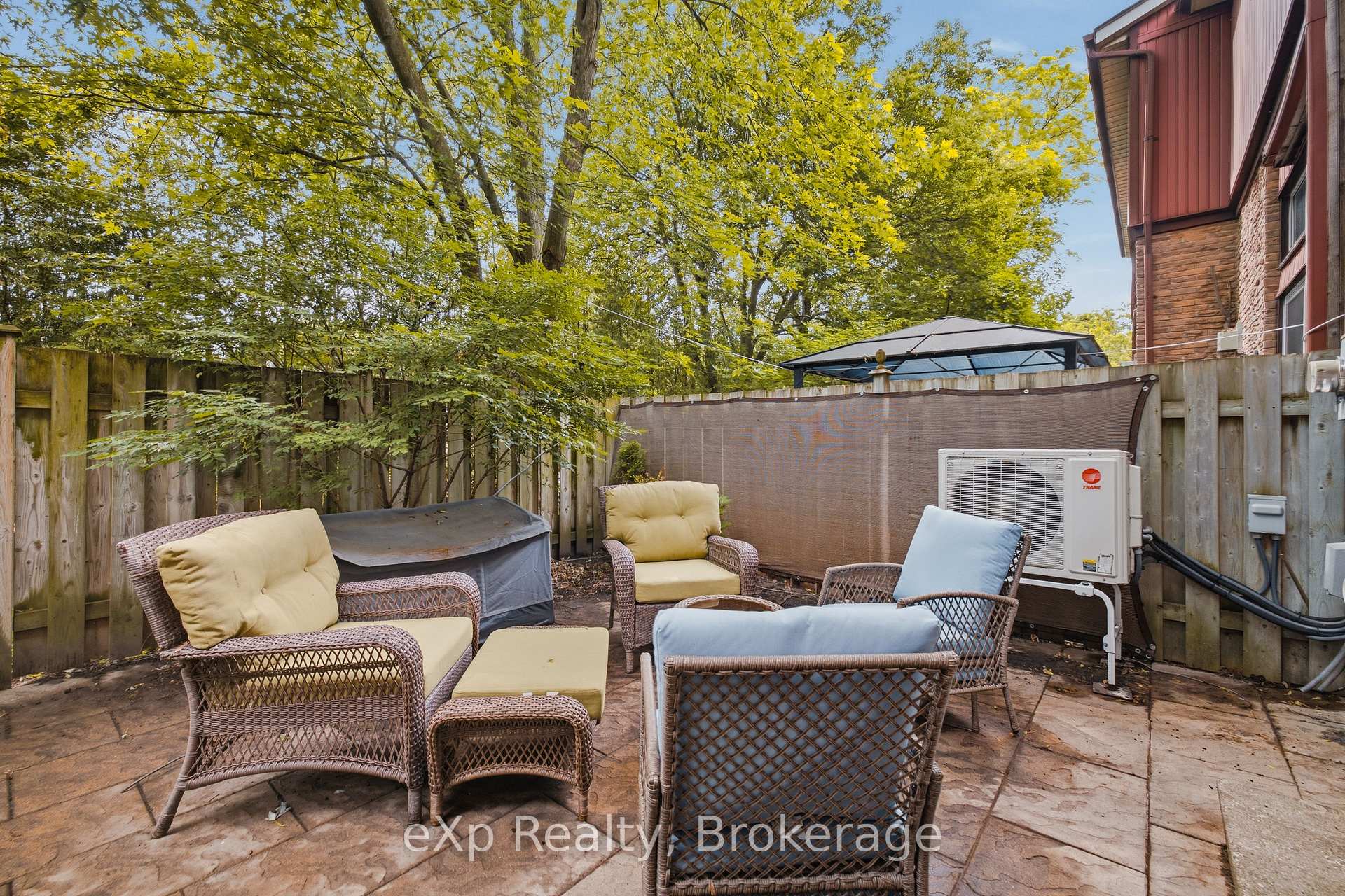 Photo 8 of Unit 4, 2 Worton Avenue, Guelph, Willow West/Sugarbush/West Acres — HOMEH