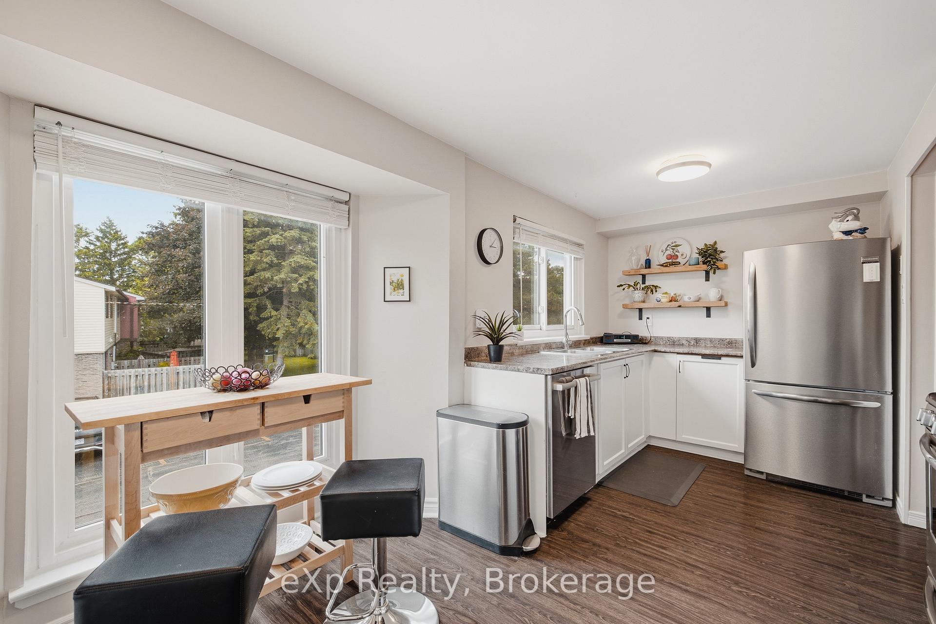 Photo 12 of Unit 4, 2 Worton Avenue, Guelph, Willow West/Sugarbush/West Acres — HOMEH
