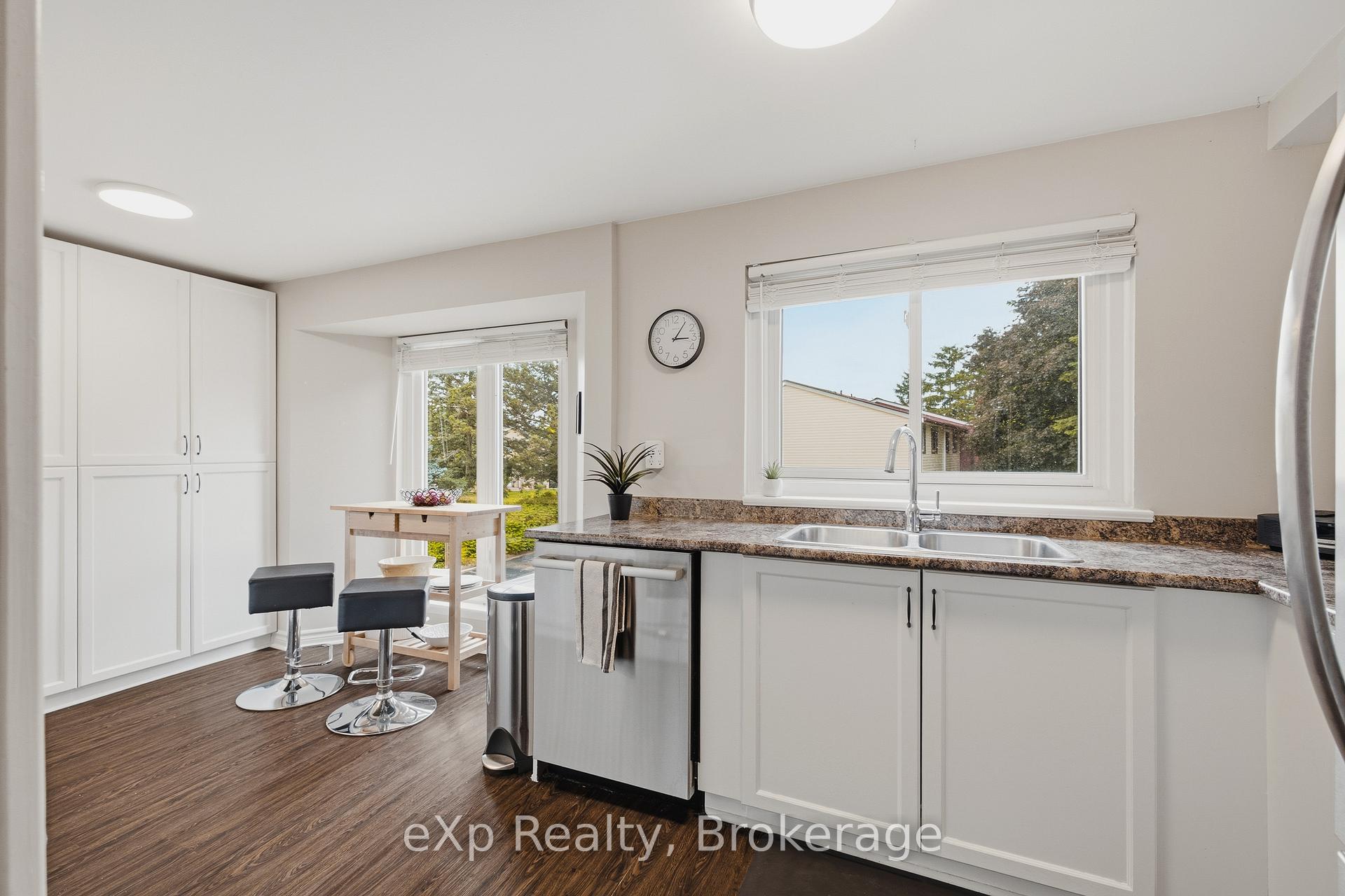 Photo 13 of Unit 4, 2 Worton Avenue, Guelph, Willow West/Sugarbush/West Acres — HOMEH