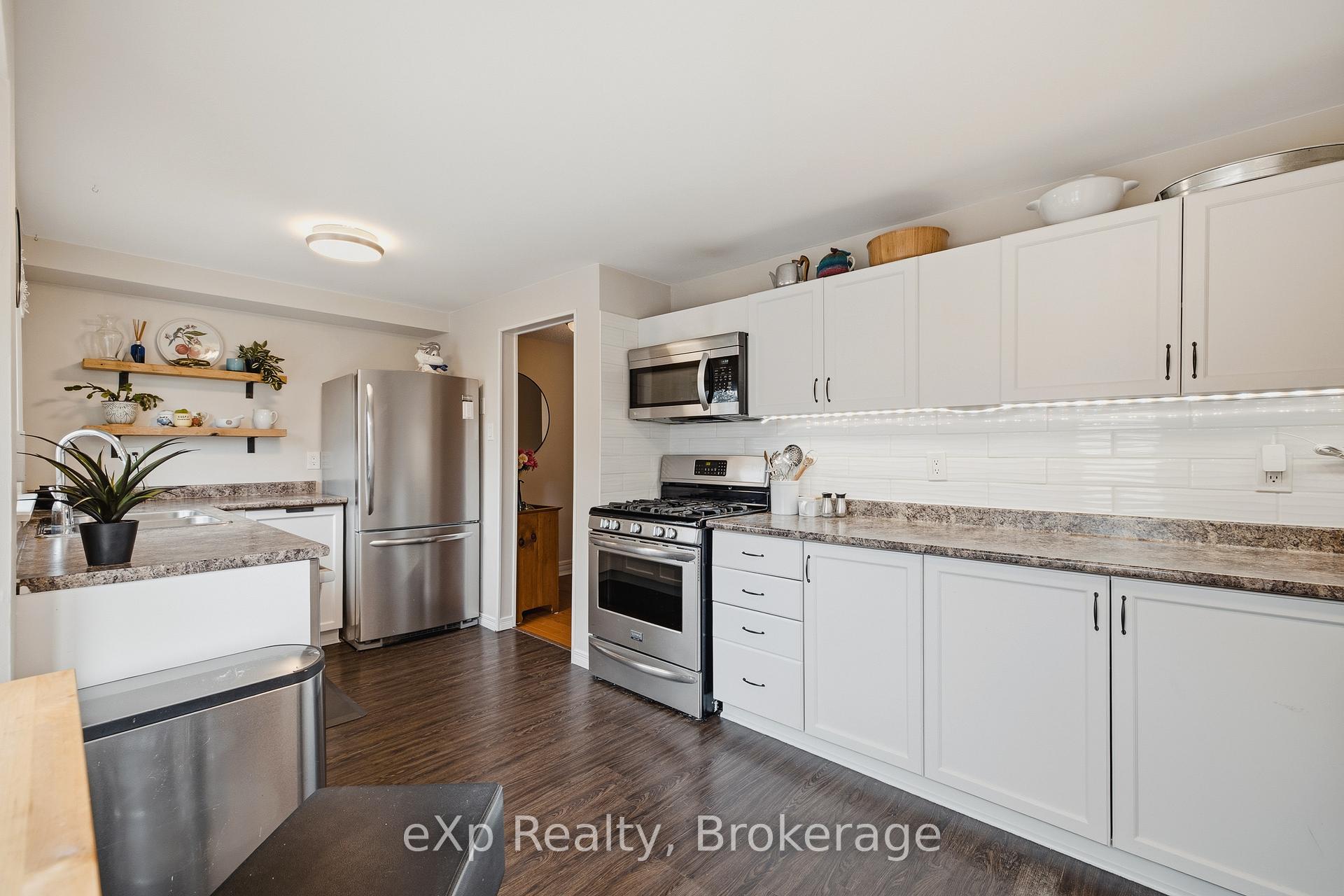 Photo 14 of Unit 4, 2 Worton Avenue, Guelph, Willow West/Sugarbush/West Acres — HOMEH
