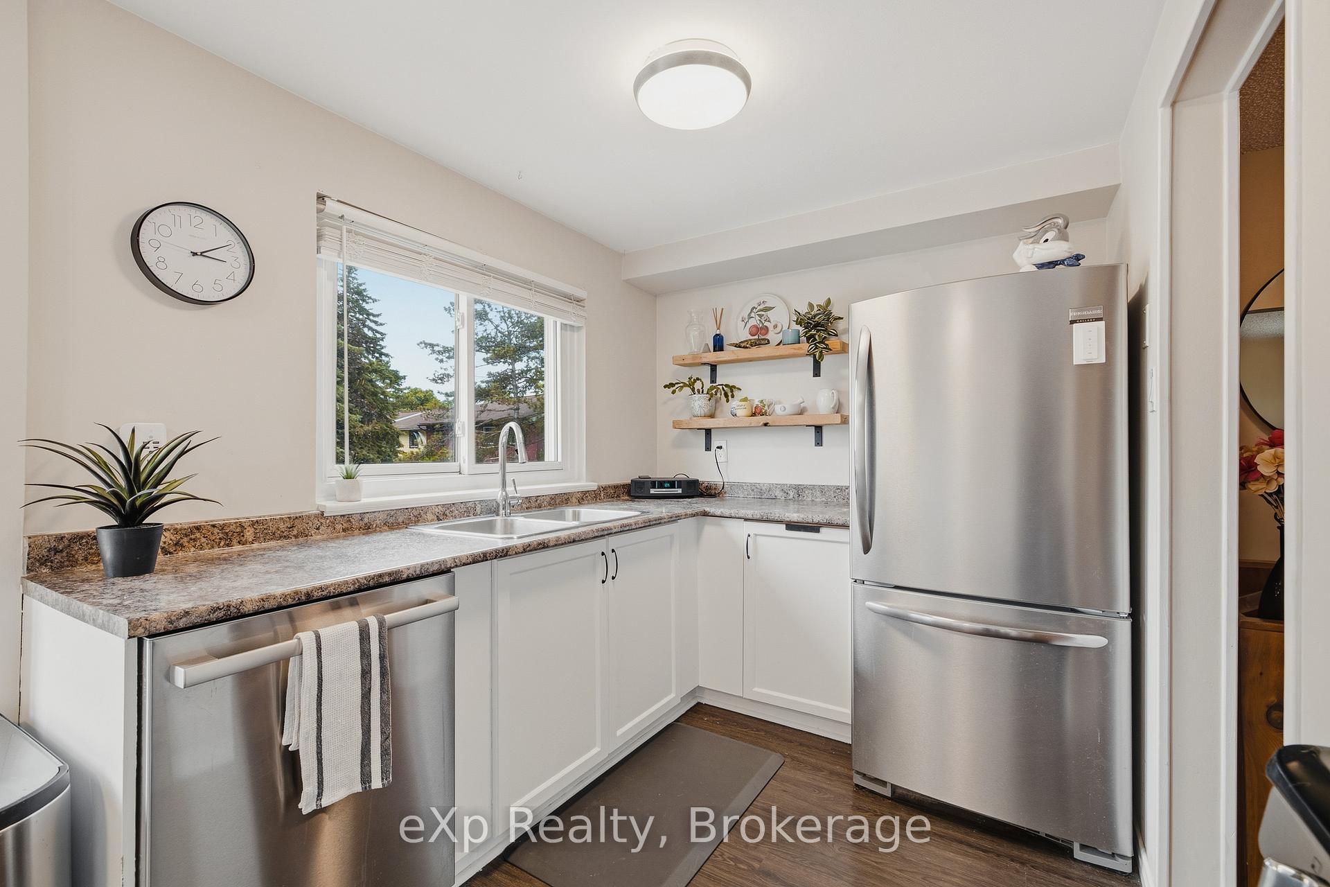 Photo 15 of Unit 4, 2 Worton Avenue, Guelph, Willow West/Sugarbush/West Acres — HOMEH