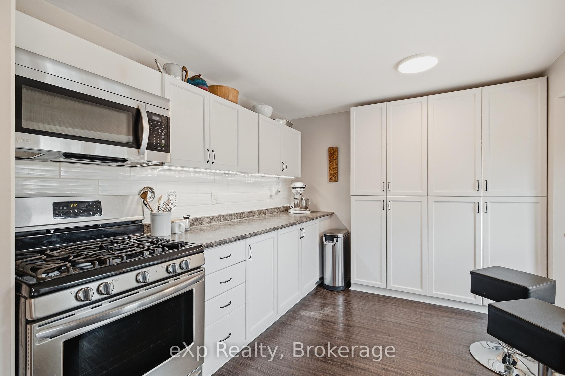 Photo 16 of Unit 4, 2 Worton Avenue, Guelph, Willow West/Sugarbush/West Acres — HOMEH