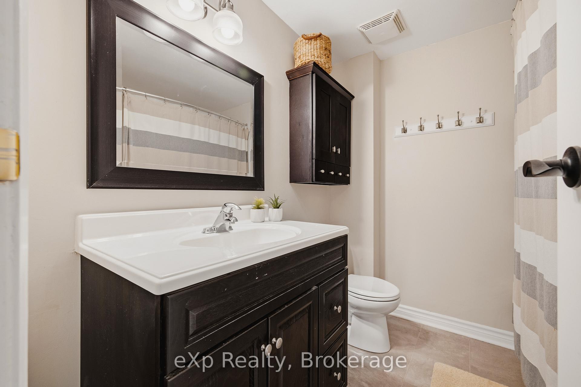 Photo 23 of Unit 4, 2 Worton Avenue, Guelph, Willow West/Sugarbush/West Acres — HOMEH