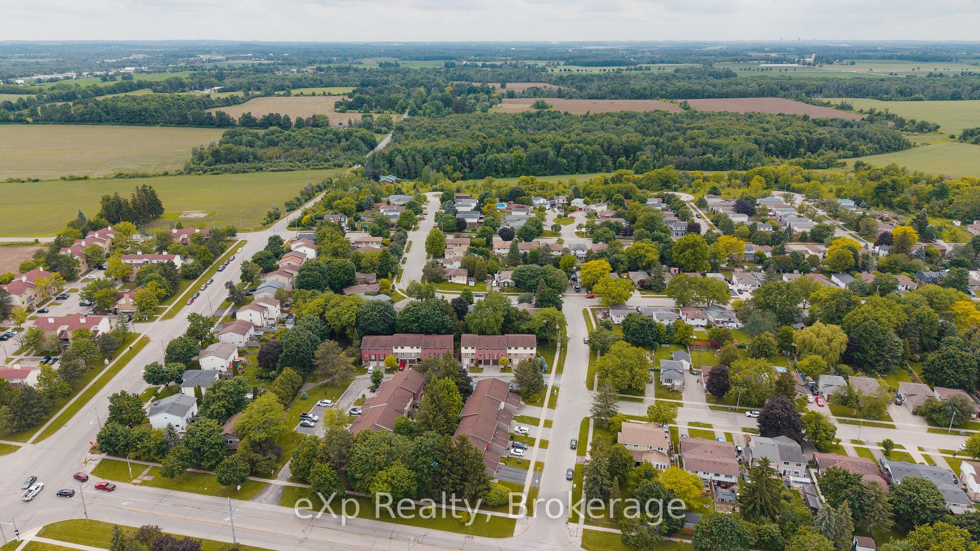 Photo 31 of Unit 4, 2 Worton Avenue, Guelph, Willow West/Sugarbush/West Acres — HOMEH