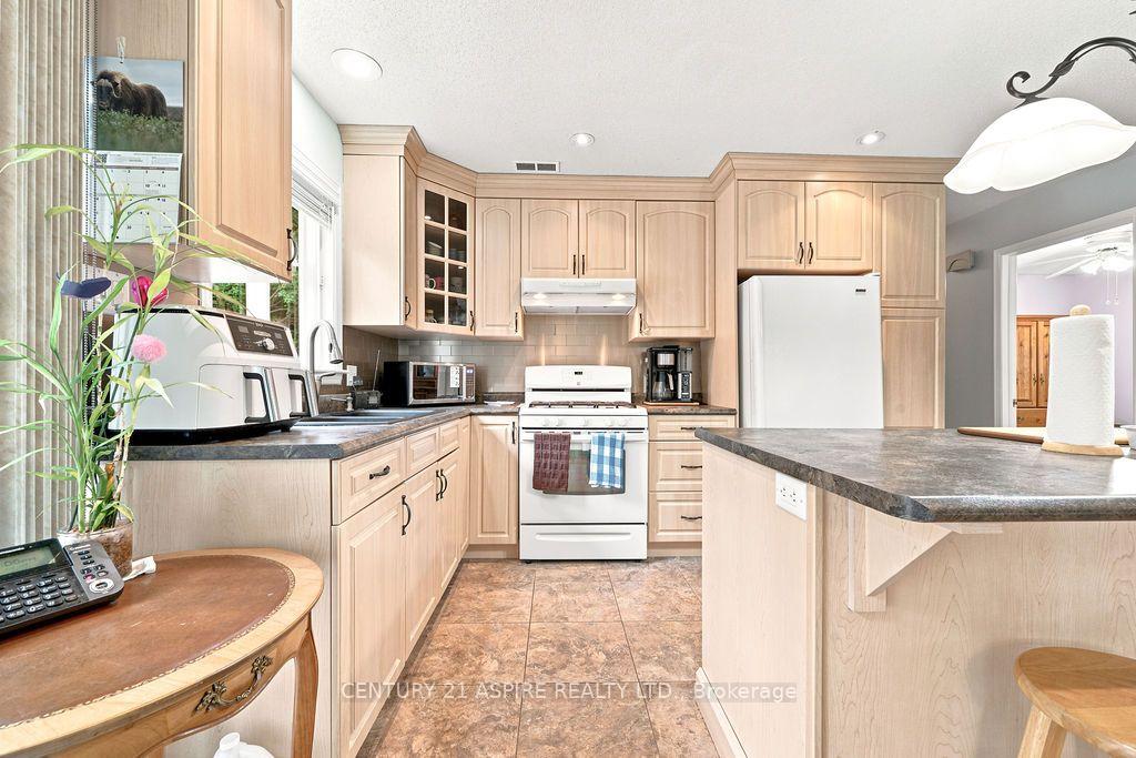 Photo 10 of 23 Cardinal Crescent, Petawawa, Petawawa — HOMEH