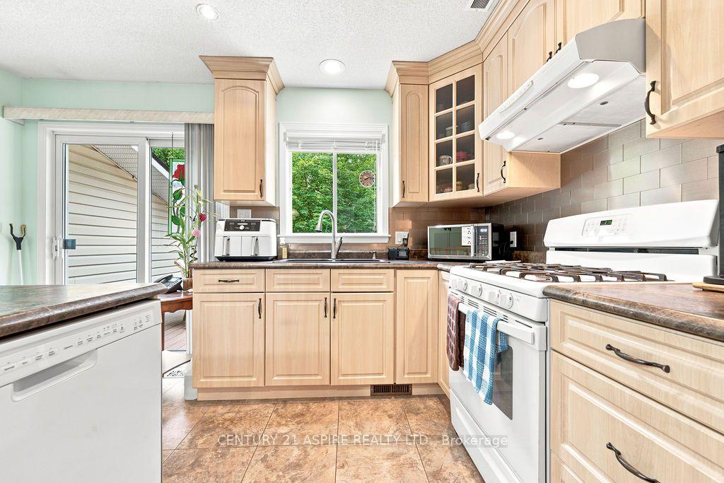Photo 11 of 23 Cardinal Crescent, Petawawa, Petawawa — HOMEH