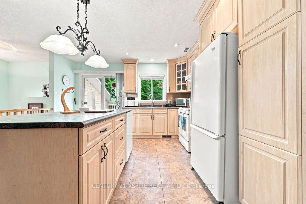 Photo 12 of 23 Cardinal Crescent, Petawawa, Petawawa — HOMEH