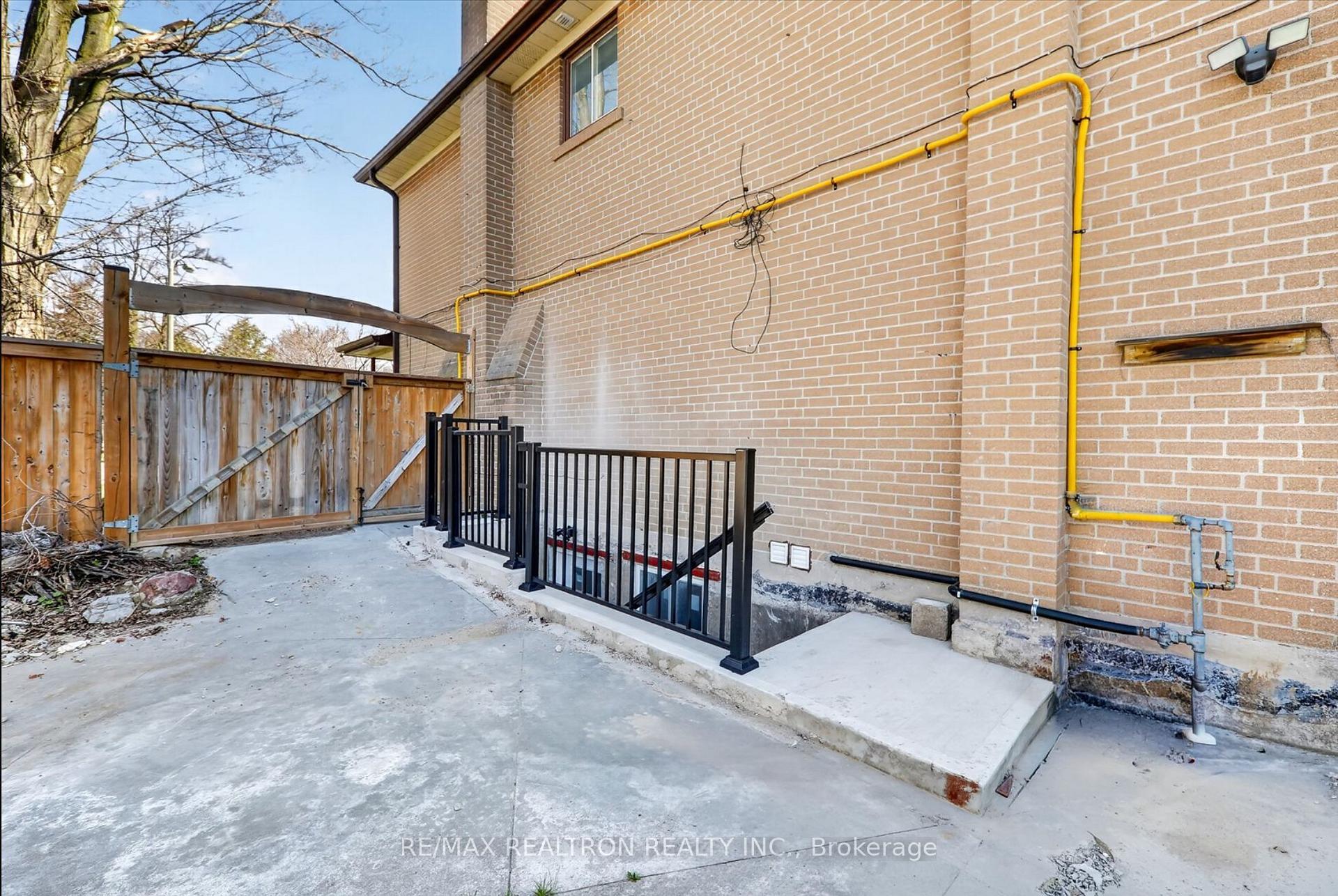Photo 3 of Unit Basement, 20 Ivy Green Crescent, Scarborough, Morningside — HOMEH