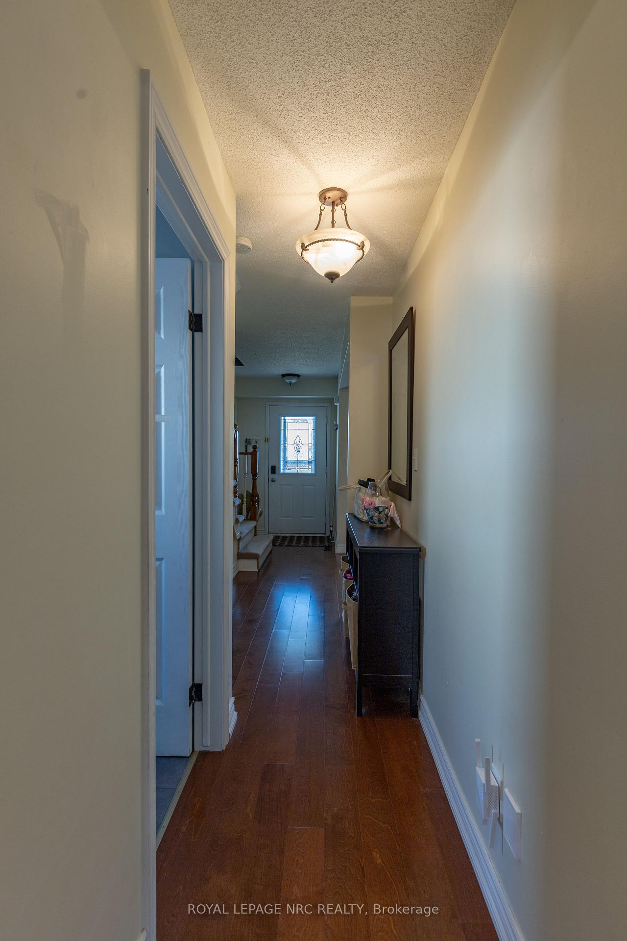 Photo 3 of 215 Windsor Street, Welland, Broadway — HOMEH