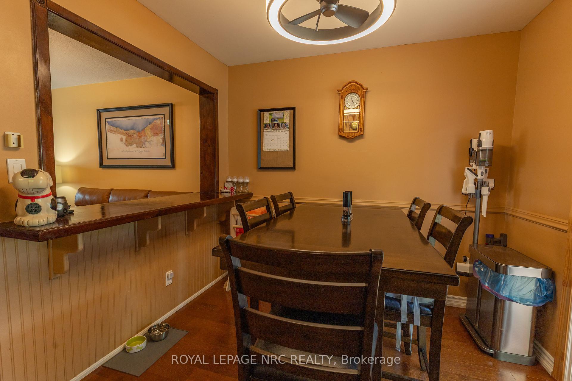 Photo 5 of 215 Windsor Street, Welland, Broadway — HOMEH