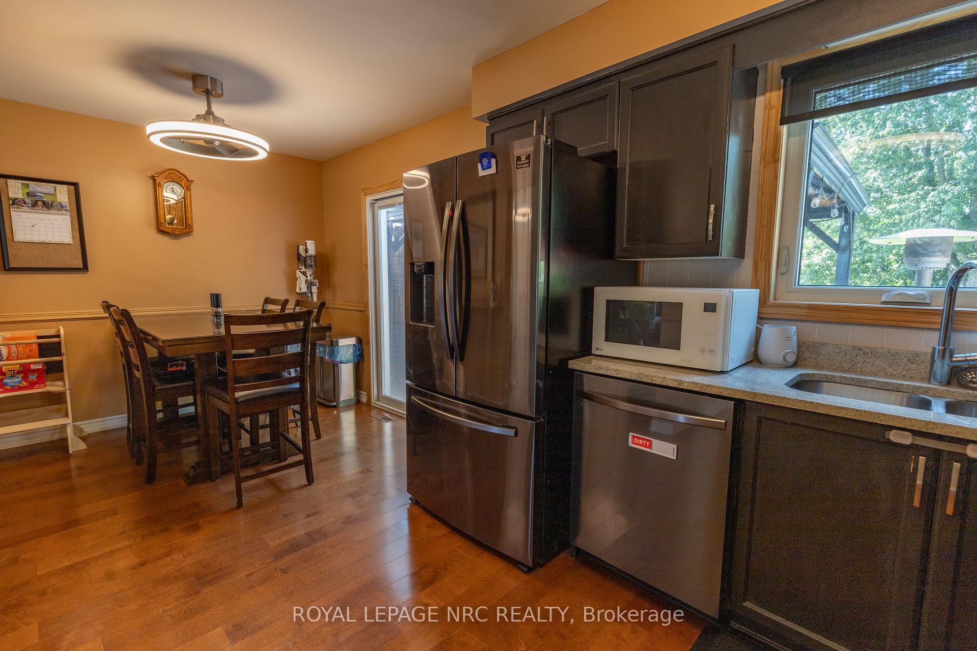 Photo 6 of 215 Windsor Street, Welland, Broadway — HOMEH