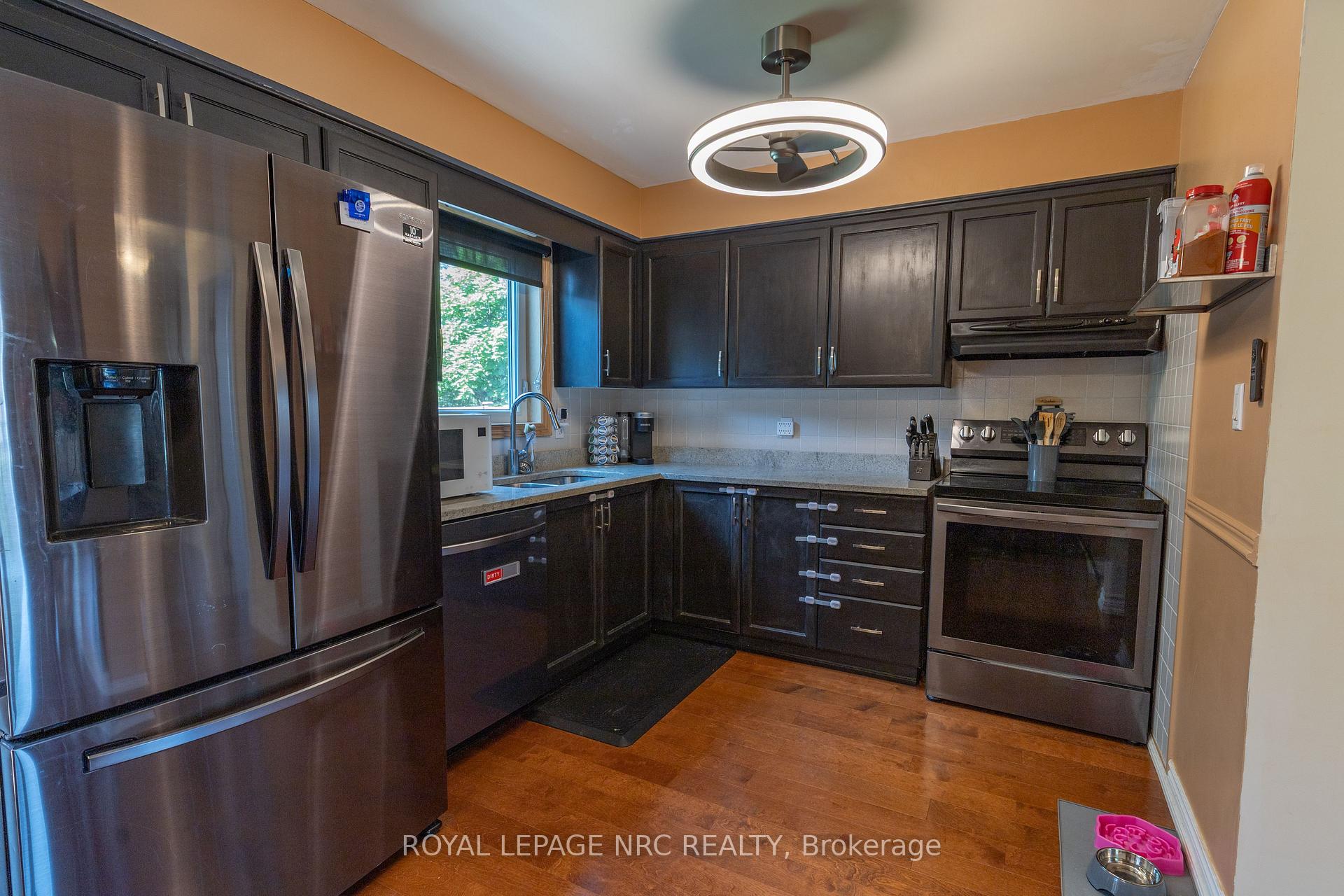 Photo 7 of 215 Windsor Street, Welland, Broadway — HOMEH
