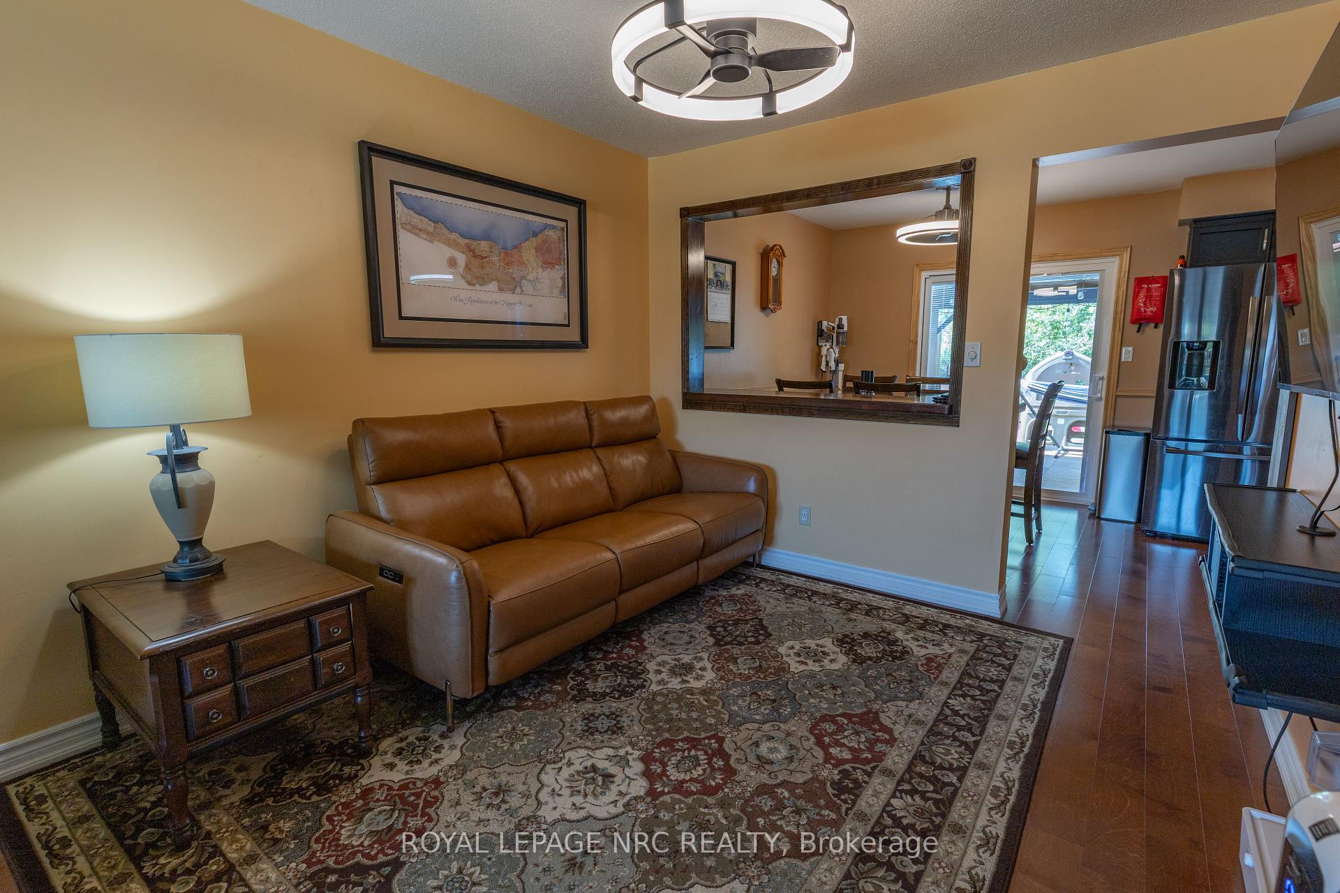 Photo 10 of 215 Windsor Street, Welland, Broadway — HOMEH